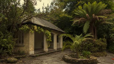 Kells Bay garden house/hut