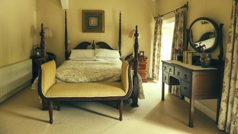 Glenbeigh Hotel  bedroom 