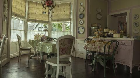 Mary Annes Tea Room Int3