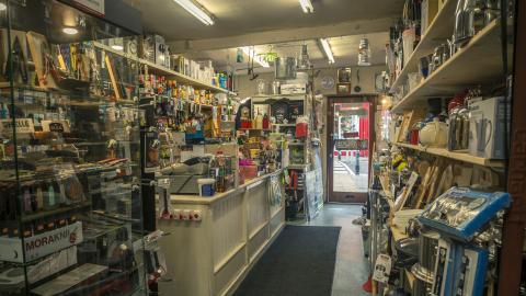 Benners Hardware interior 